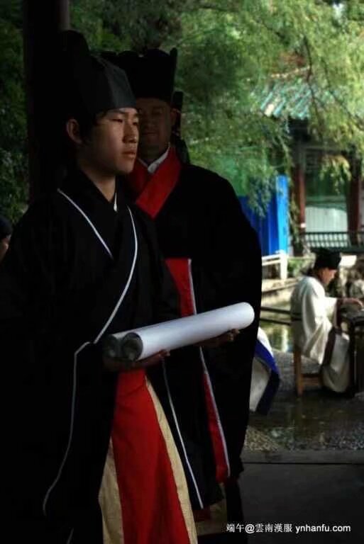 雲南漢服 端午漢服活動 5月31日 上午在曇華寺公園舉行 內容 祭祀屈原 端午民俗活動 包種子 文藝演出