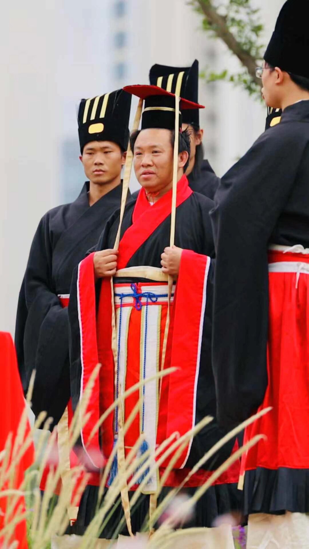 雲南漢服 端午漢服活動 5月31日 上午在曇華寺公園舉行 內容 祭祀屈原 端午民俗活動 包種子 文藝演出