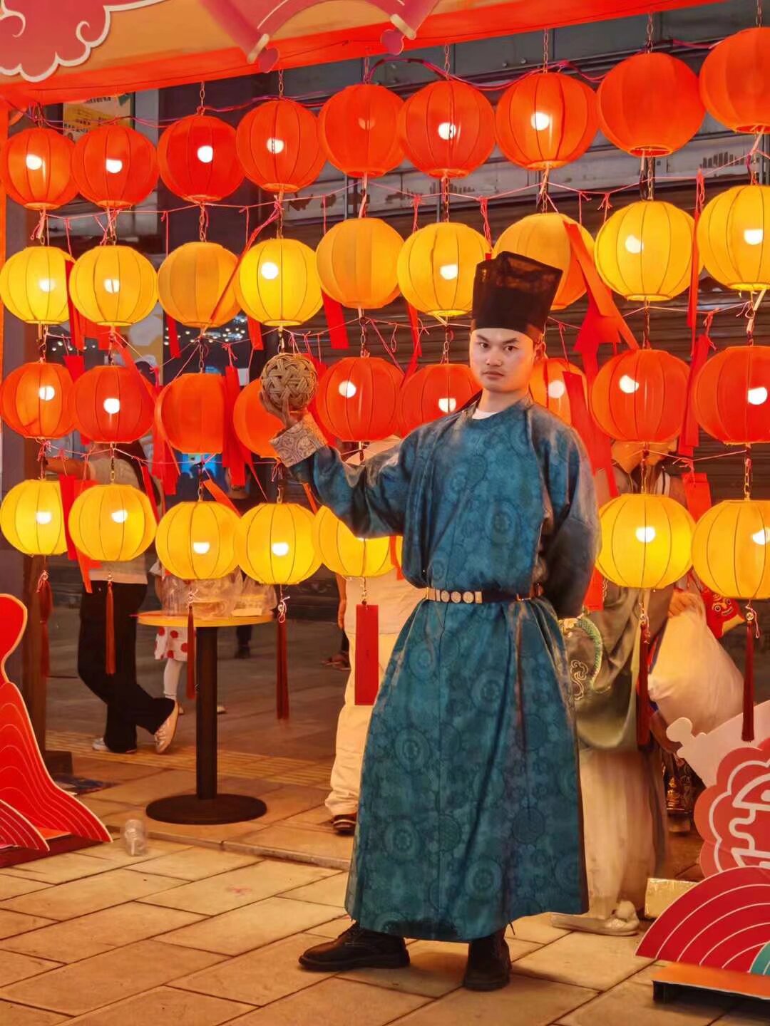 雲南漢服 中秋漢服文化活動 九月十七號晚七點 市中心 南強街 內容 遊園 蹴鞠 燈謎 漢服巡遊 中秋祭月 要參加的寶寶 掃碼入群