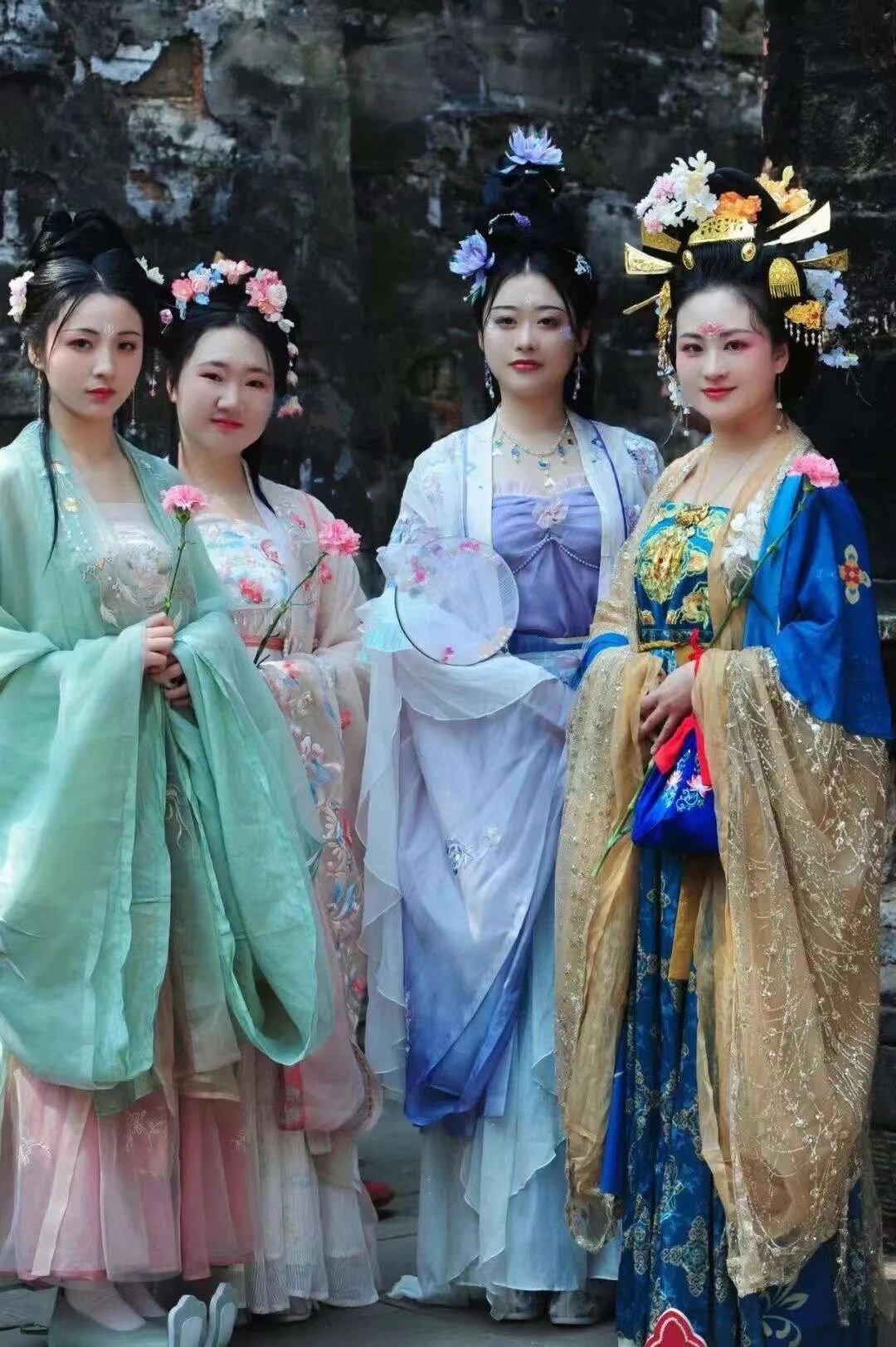 雲南漢服 金殿花朝節 三月十六日 上午 金殿公園 內容 花朝節春祭儀式 漢服集市 漢服巡遊 文藝演出 遊園 民俗活動