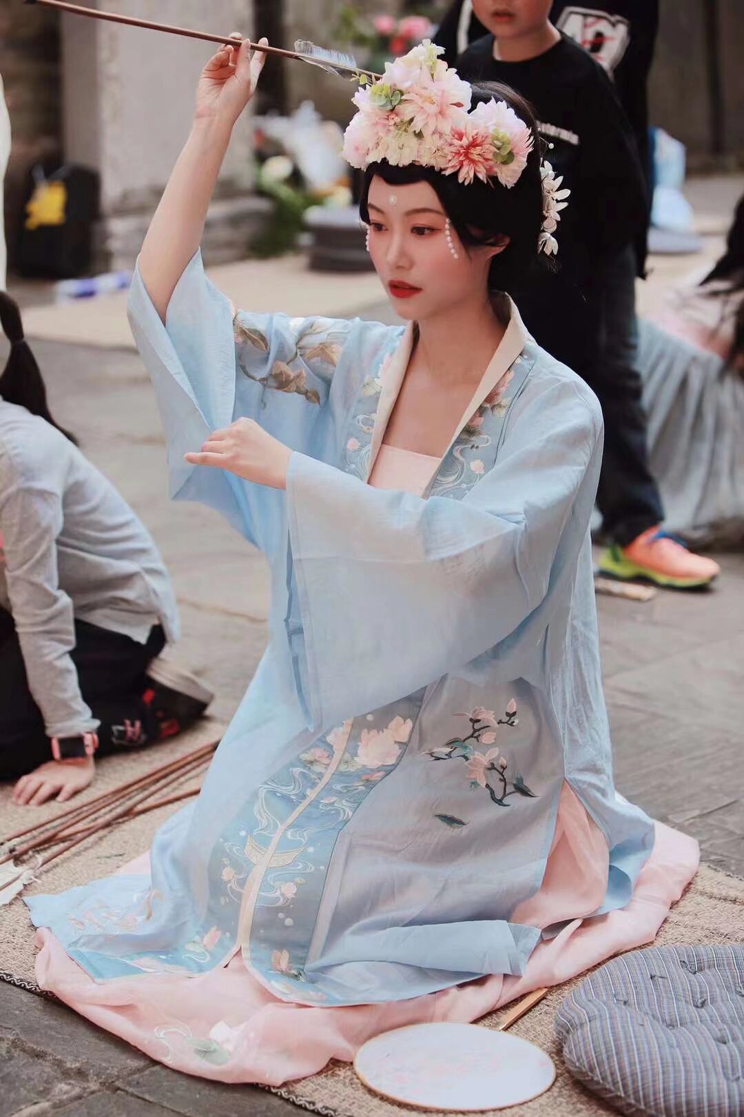 雲南漢服 金殿花朝節 三月十六日 上午 金殿公園 內容 花朝節春祭儀式 漢服集市 漢服巡遊 文藝演出 遊園 民俗活動