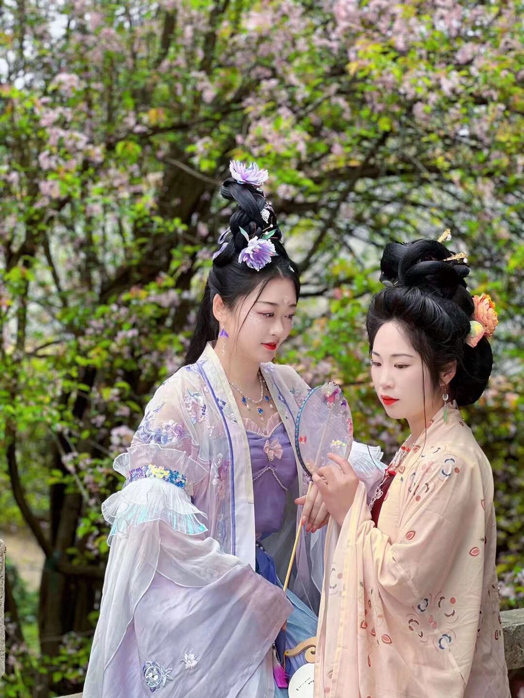 雲南漢服 金殿花朝節 三月十六日 上午 金殿公園 內容 花朝節春祭儀式 漢服集市 漢服巡遊 文藝演出 遊園 民俗活動