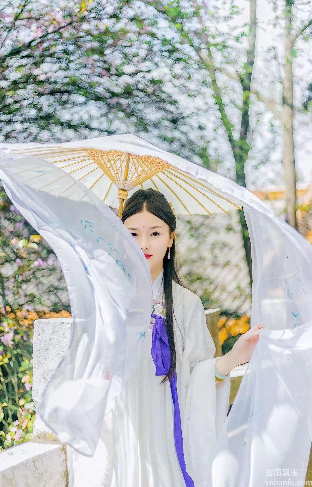雲南漢服 花朝節 三月十六日 金殿公園 扫码入群 报名 内容 汉服集市 春祭仪式 文艺演出 汉服摄影 游园 公园免票 活动全公益免费 要在集市摆摊的宝宝 快报名 免摊位费