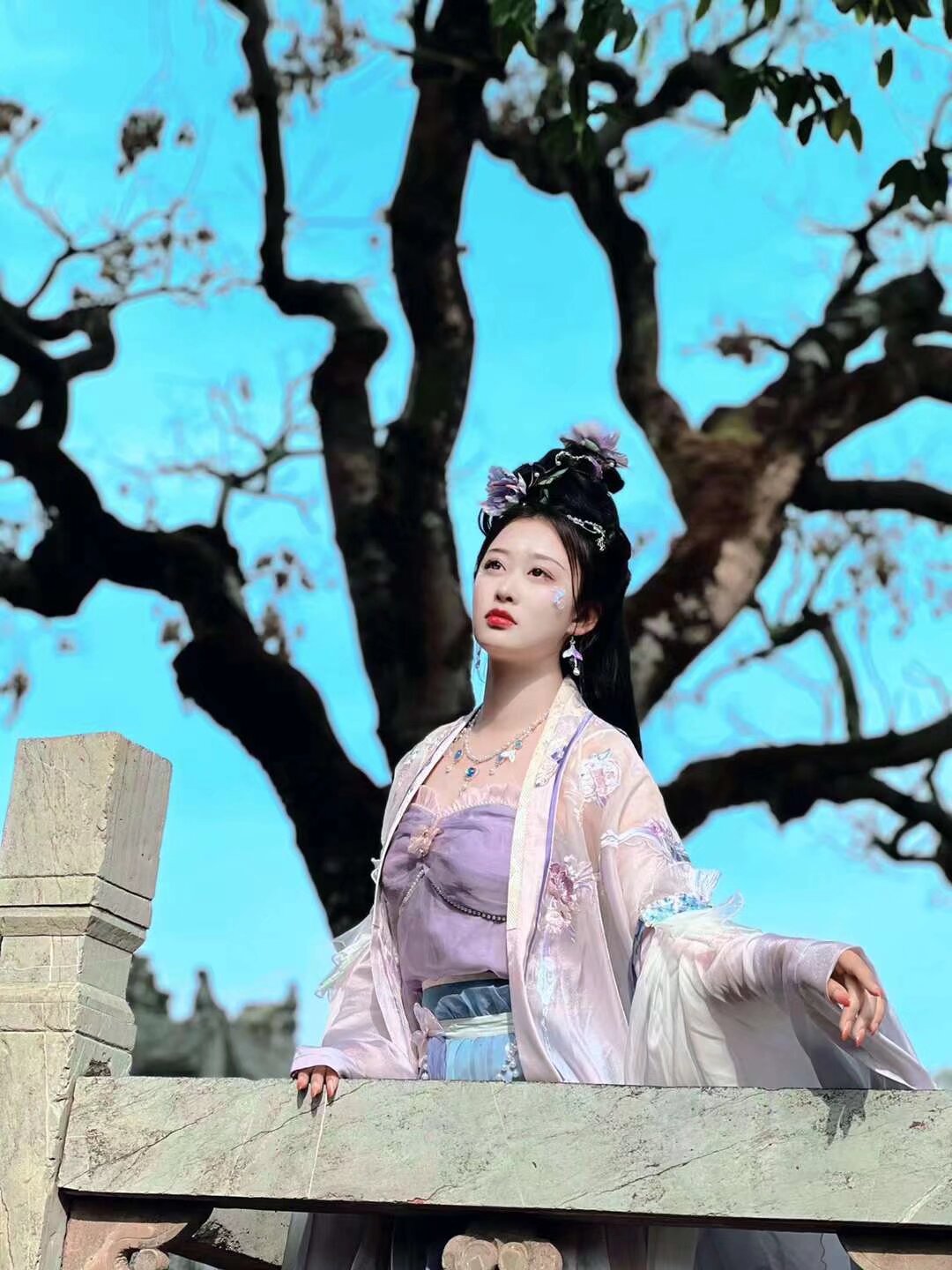 雲南漢服 花朝節 三月十六日 金殿公園 扫码入群 报名 内容 汉服集市 春祭仪式 文艺演出 汉服摄影 游园 公园免票 活动全公益免费 要在集市摆摊的宝宝 快报名 免摊位费