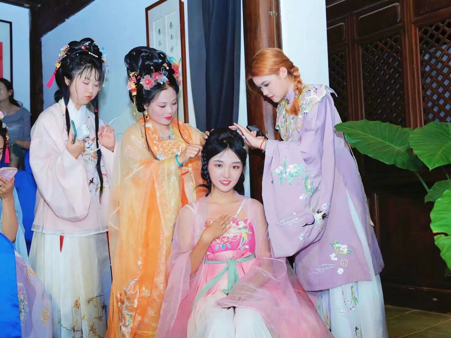 雲南漢服 七夕 照片二 此次活动得到国货之光 华为大力支持 以下是华为新款手机P60 pro 相机拍摄
