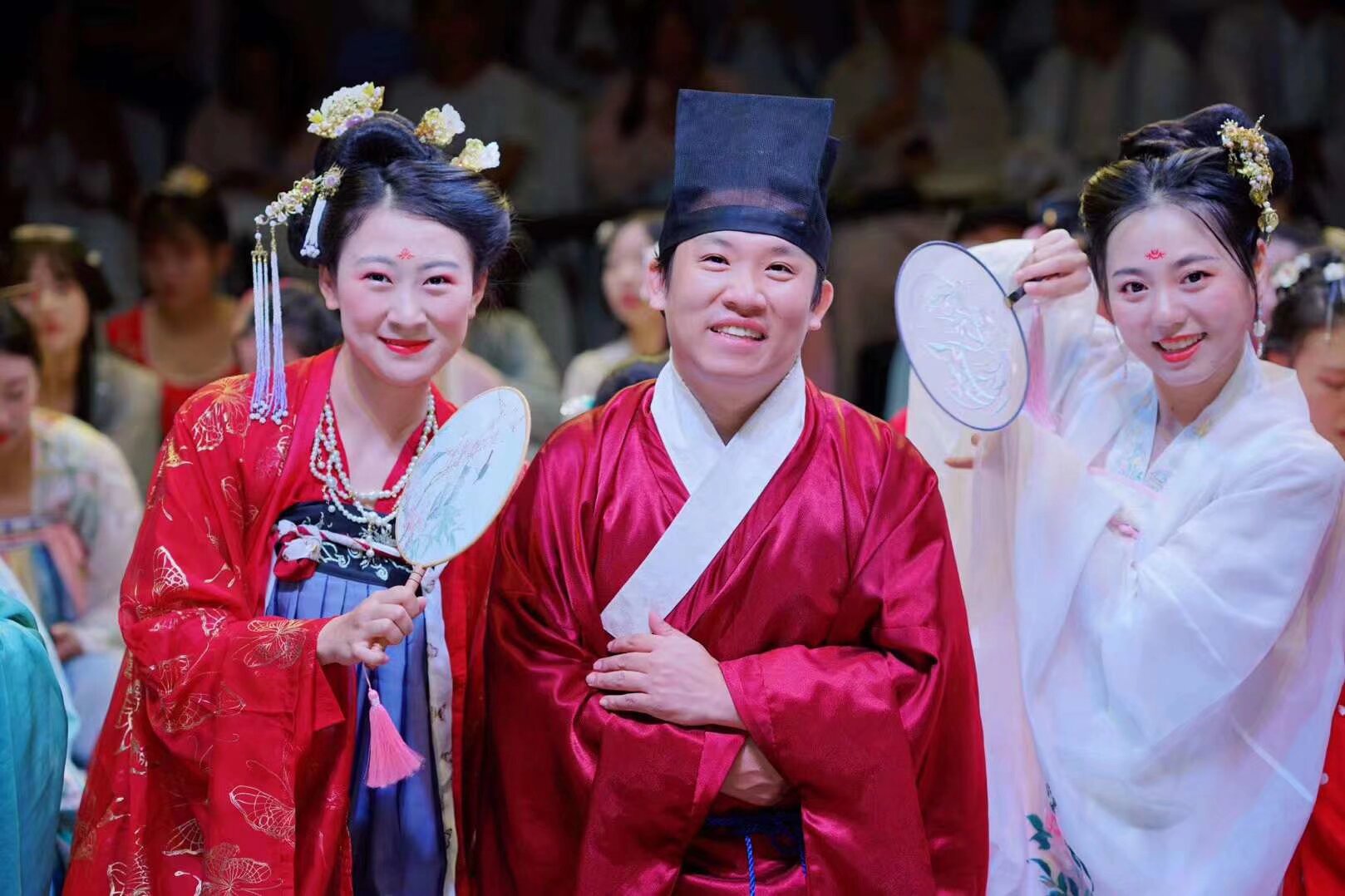 雲南漢服七夕文化節 8月22晚19点 昆明南強街 內容 七夕七巧儀式 祭織女 鬥巧會比賽 文藝演出 漢服巡遊 拉紅線 报名 扫码入群