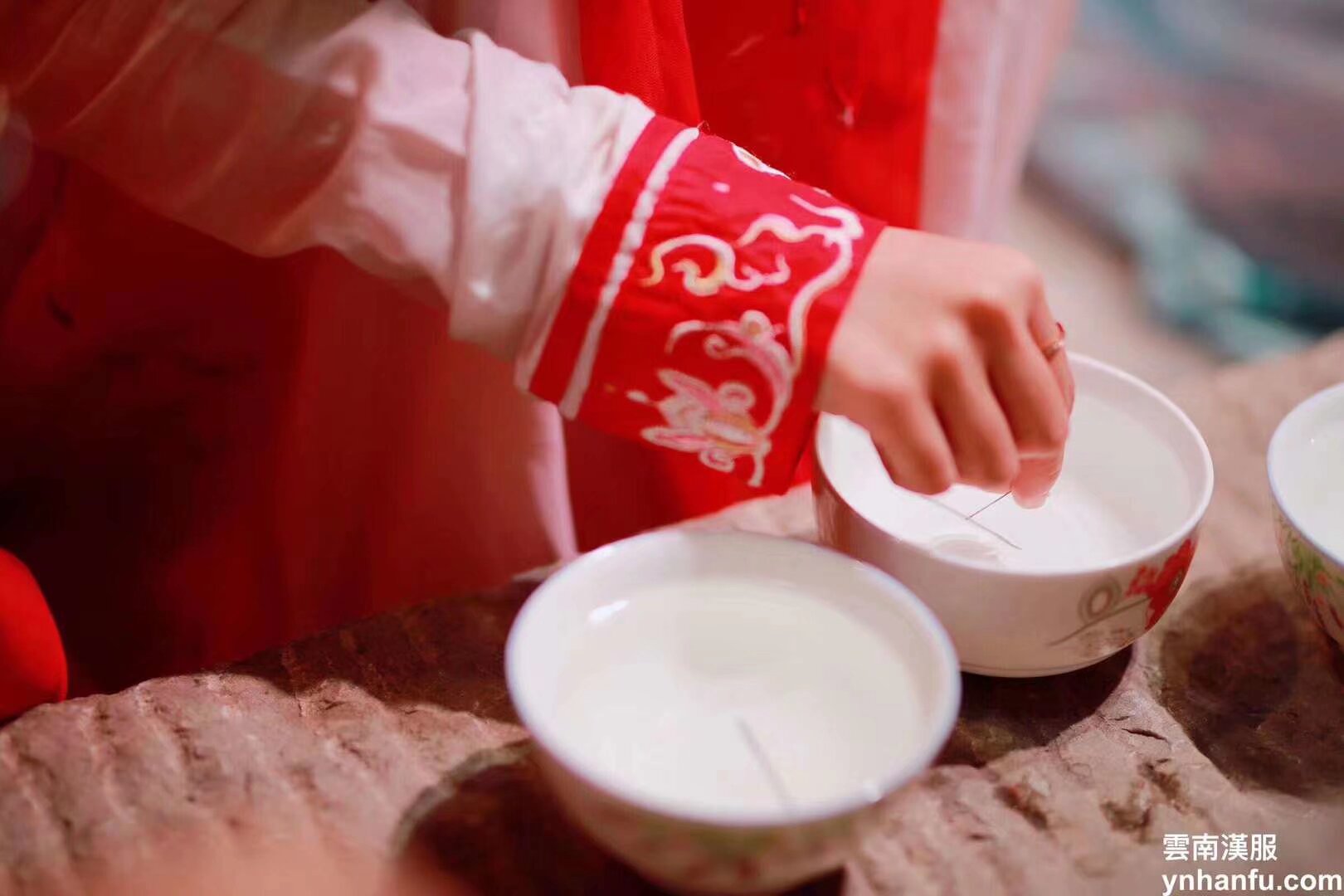 雲南漢服七夕文化節 8月22晚19点 昆明南強街 內容 七夕七巧儀式 祭織女 鬥巧會比賽 文藝演出 漢服巡遊 拉紅線 报名 扫码入群