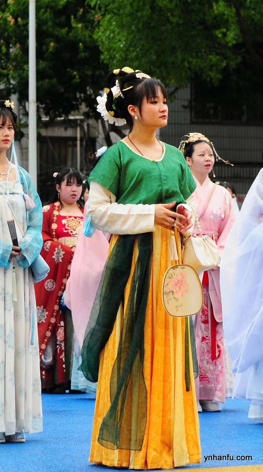 雲南漢服 端午节活動 6月22號 早上 桃源码头[em]e401108[/em]汉服游船 祭祀屈原 游园 中午近日楼 汉服巡演 下午四点 南强街 端午民俗活动 晚上近日楼文艺演出 灯光秀 要参加的宝宝扫码入群 可以报名全天活动和单项内容 参加活动全免费