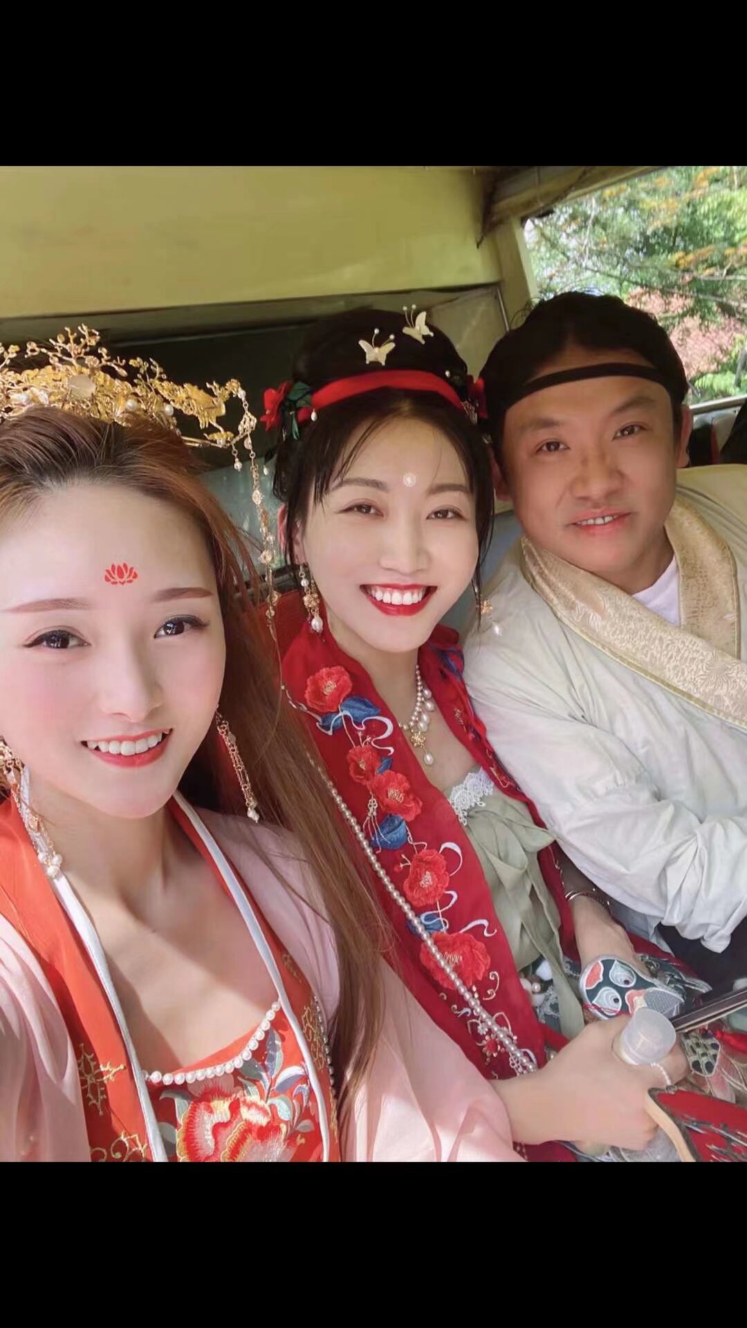雲南漢服 51 藍花楹 敞篷公交巡游 最后十个名额 快 扫码入群