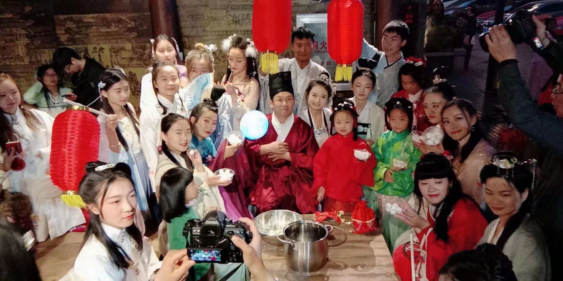 明天晚上19点半周五来南强街Za街 有汉服游园汉服集市 聚会 火锅聚餐