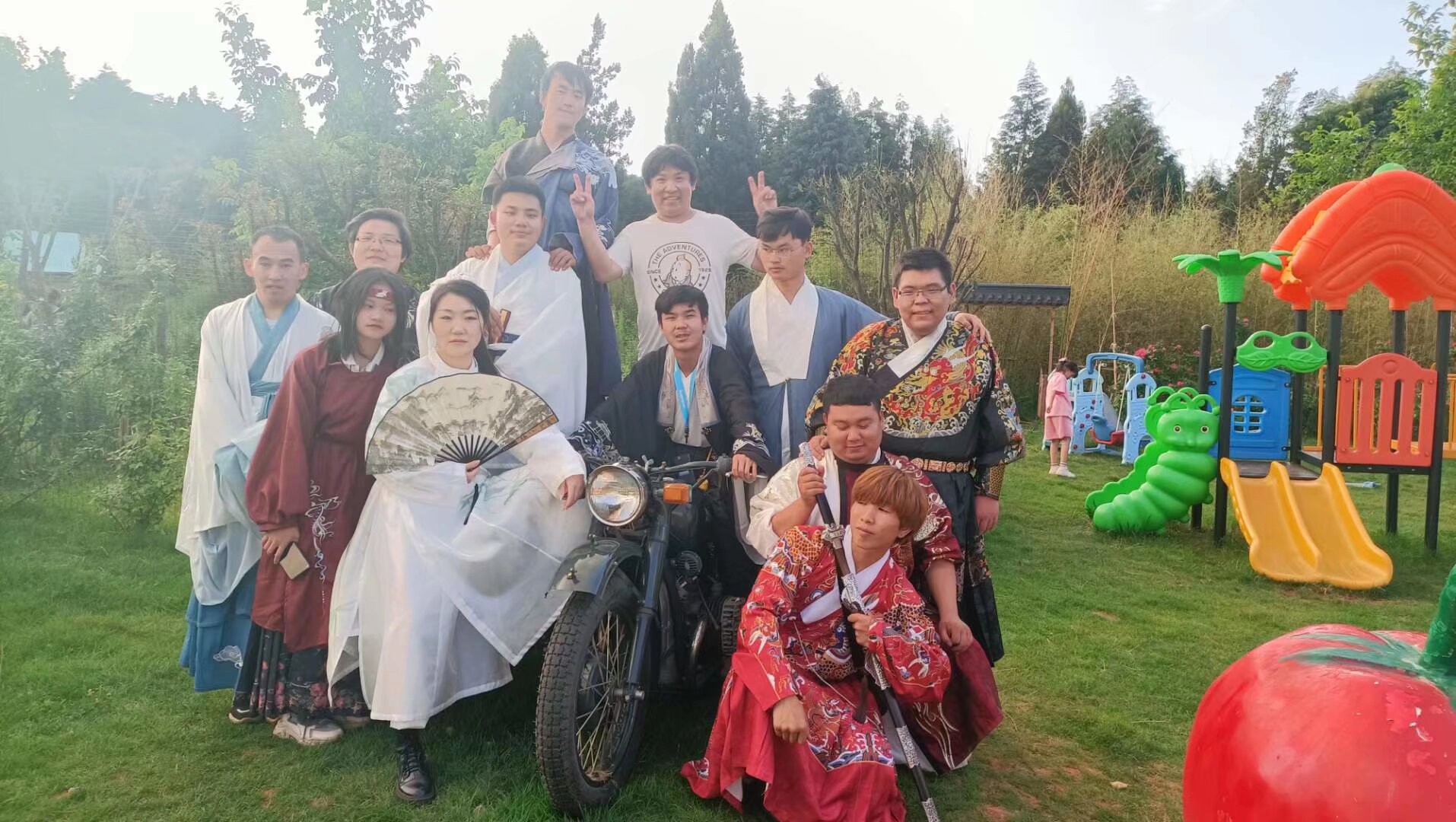 17号 汉服巡游 还有10个名额 有工资 坐大巴[em]e400950[/em] 当场结算 扫码入群