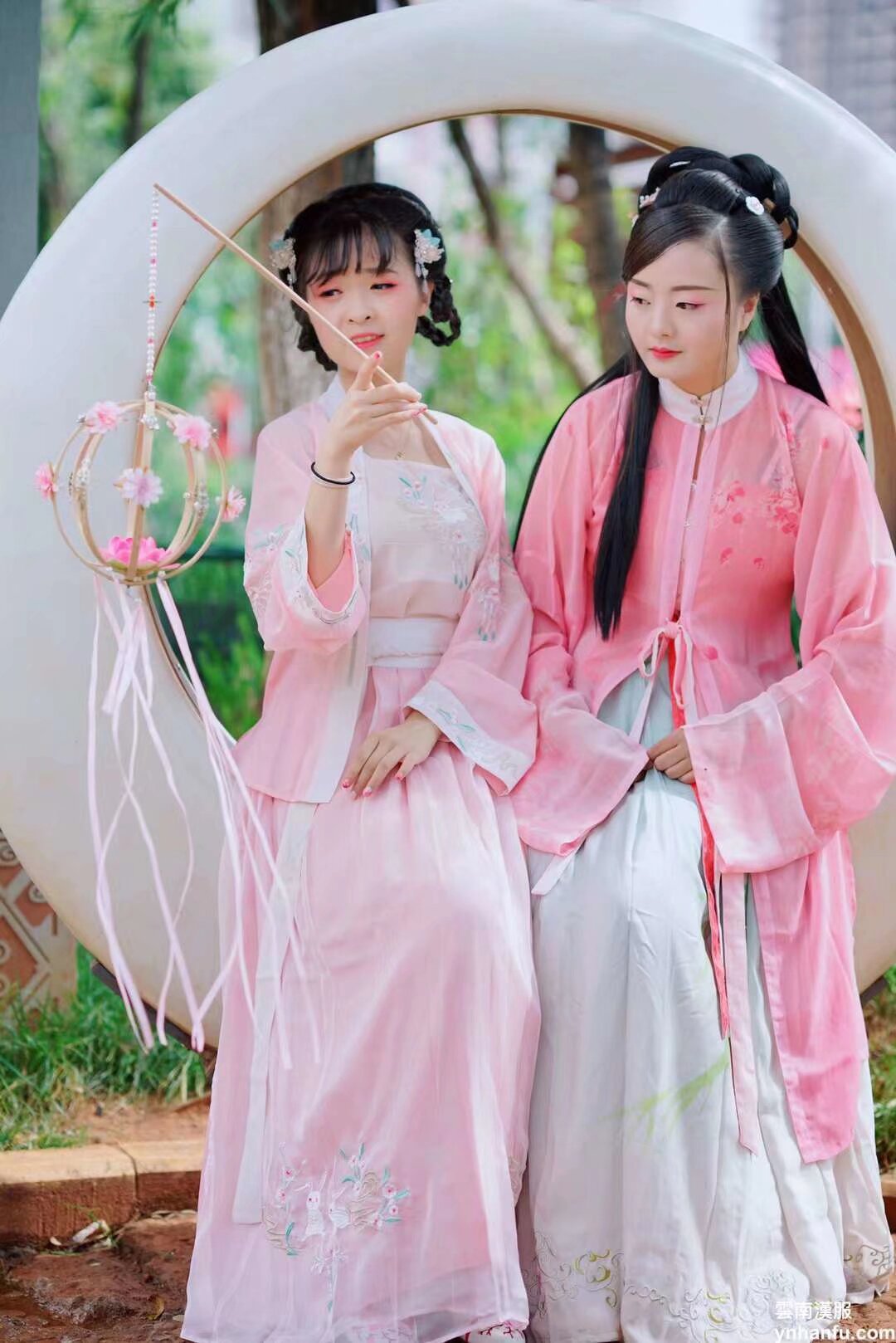 雲南漢服 2022年八月四日 七夕節 地點 南屏街 
漢服巡遊 祭織女星 文藝演出 賽巧會 拉紅線 扫码入群报名 活动为公益活动 全免费