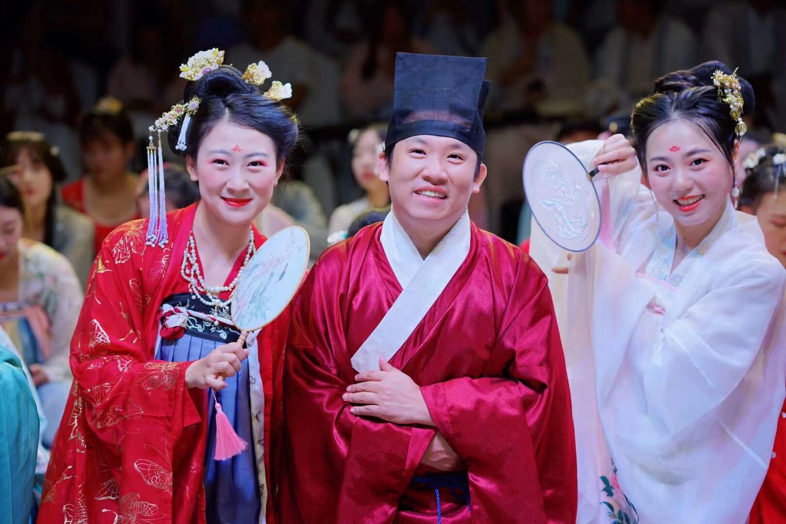 雲南漢服 2022年八月四日 七夕節 地點 南屏街 
漢服巡遊 祭織女星 文藝演出 賽巧會 拉紅線 扫码入群报名 活动为公益活动 全免费