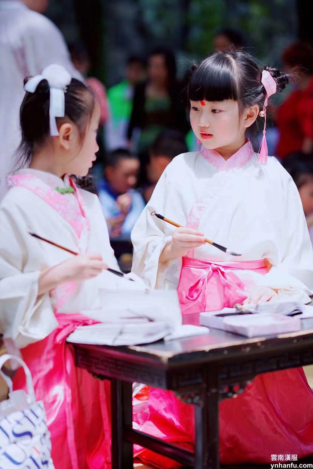 #漢服活動 18日周六上午9點金殿名勝古跡參觀10點金殿開筆禮 穿漢服可以遊園 拍照  要去的寶寶快掃碼入群