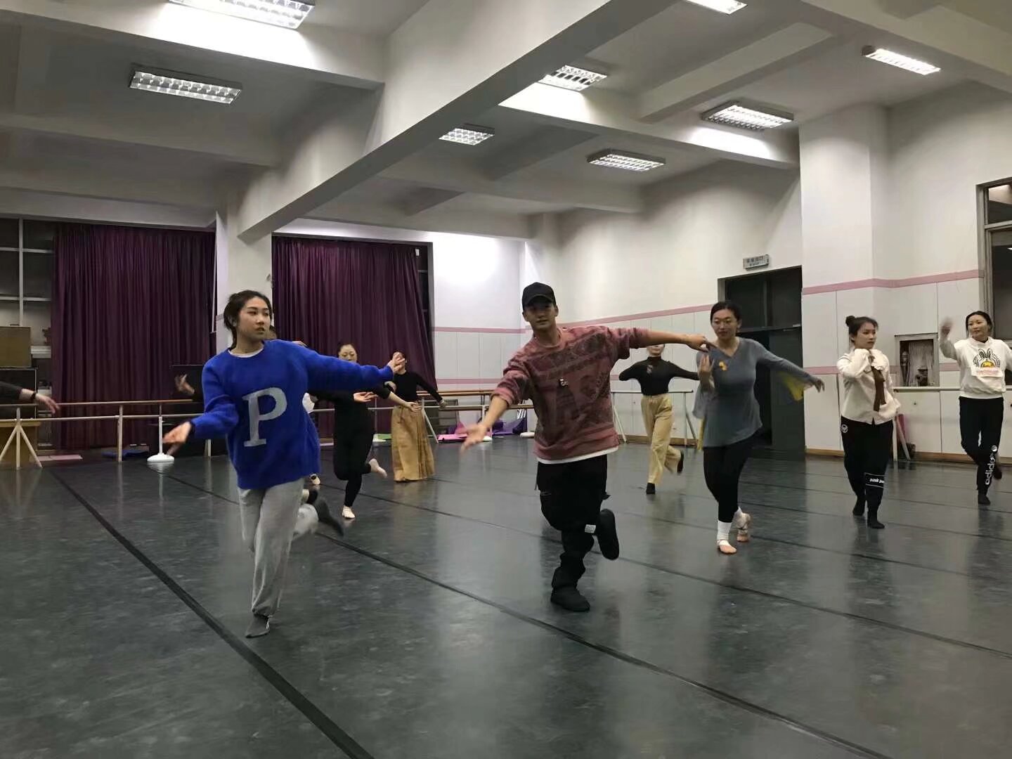 漢服古典舞學習 地点 北门街 云南省歌剧院 国家二级舞蹈演员亲自执教 第一期 24节课 可以学 喜欢古典舞蹈的大宝宝小宝宝 零基础学习 快来 最后三个名额