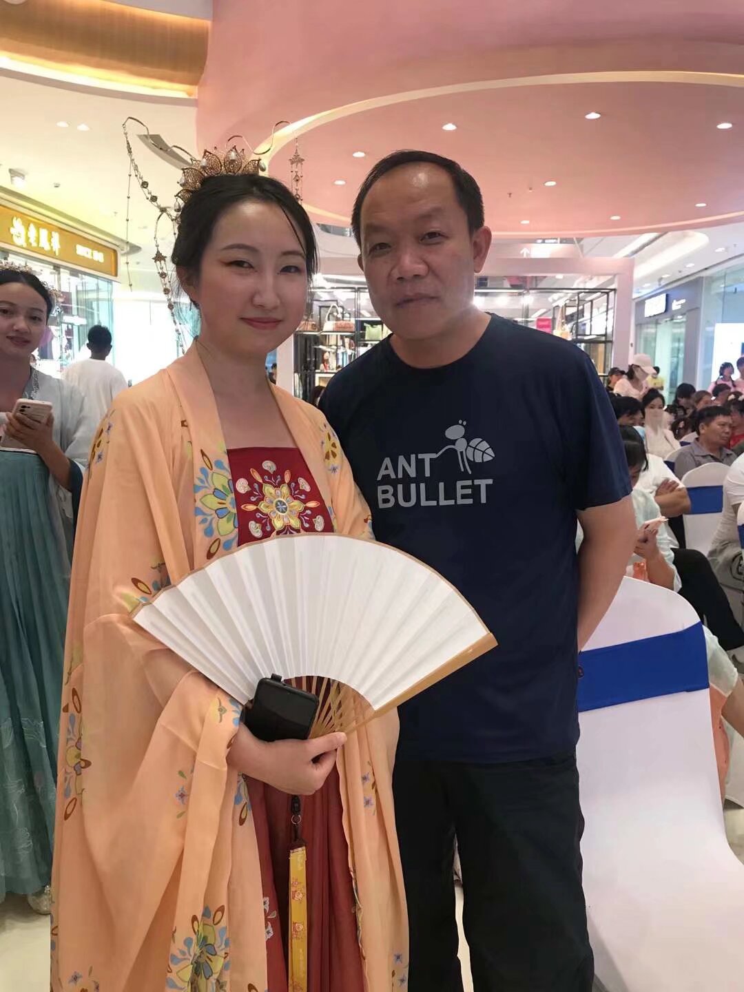 兼职国庆呈贡士林街汉服活动100/天 美女400/每天 当天现结算 1 、2、3 三天 可以只去其中一天 要报名的扫码入群