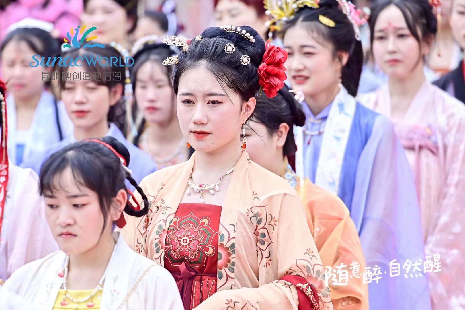 抖音 大学生汉服庆国庆活动 要参加的宝宝扫码入群 要求在校大学生 有汉服 人数10人
热点活动内容：
【热词】#云南大学生欢度国庆的百种方式
【画面内容】拍摄云南大学生穿着汉服为祖国打call的视频（可跳舞、敬礼等）
【发布时间】10月4日
【可提供的支持】发布的同学都可以关联上热点，优质内容可充值dou+