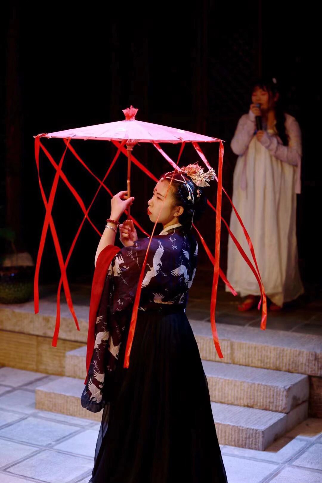 雲南漢服中秋文化節 9月21日晚19点 南强街 内容 祭月仪式 文艺演出 汉服集市 汉服巡演 要参加的宝宝 自己扫码入群