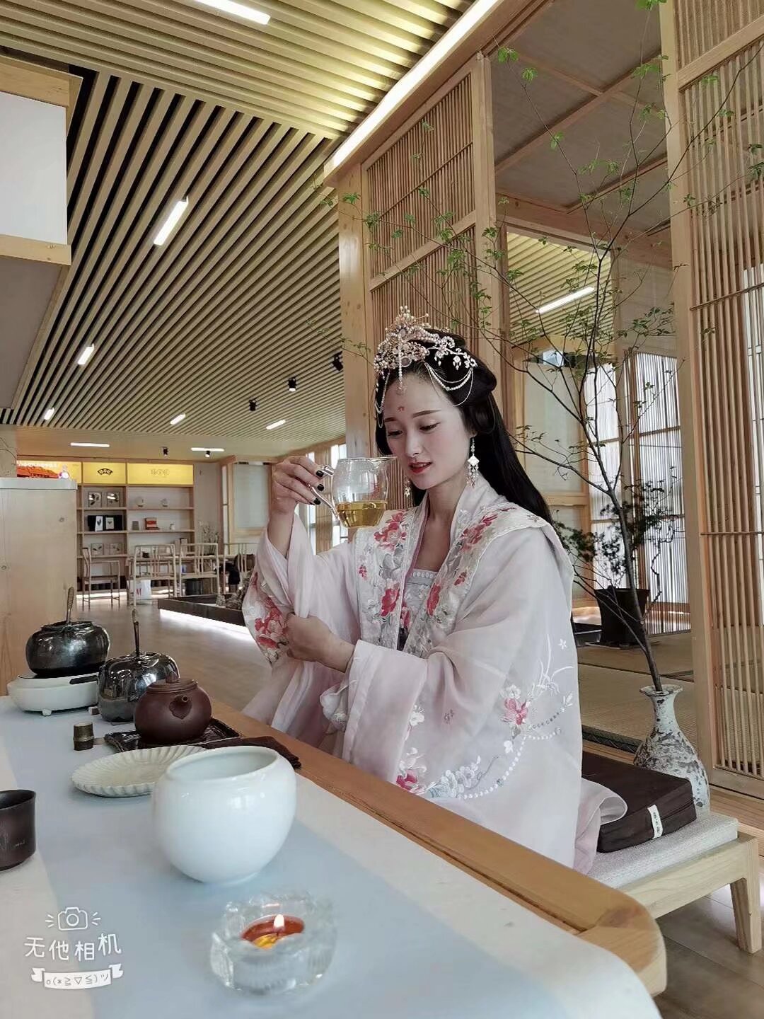 免费茶艺培训 端午以后马上开课 全部免费 不用准备茶具 15天的课程 但是要有社保 可以拿初级茶艺师证 还有几个名额 上课是 晚上和周末上 地点 人民中路女子中学 要报名扫码入群