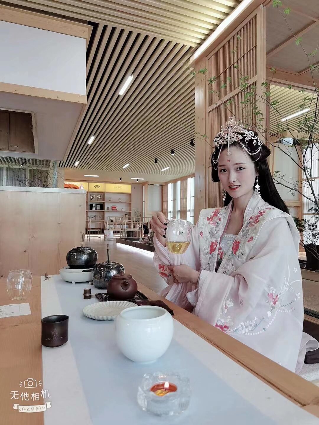 免费茶艺培训 端午以后马上开课 全部免费 不用准备茶具 15天的课程 但是要有社保 可以拿初级茶艺师证 还有几个名额 上课是 晚上和周末上 地点 人民中路女子中学 要报名扫码入群
