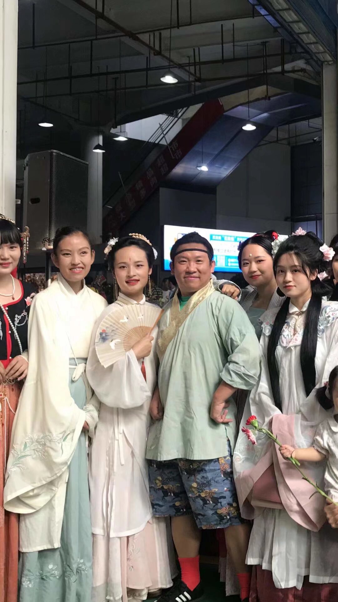 快来斗南花市拍Cctv 《今日中国》哈哈哈哈哈 明天还有一场 快报名