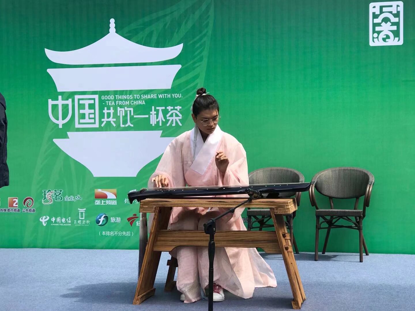 5月21日 早上10 点 中国饮茶日云南电视台 汉服活动 想参加的扫码报名 地点 白塔路 金格