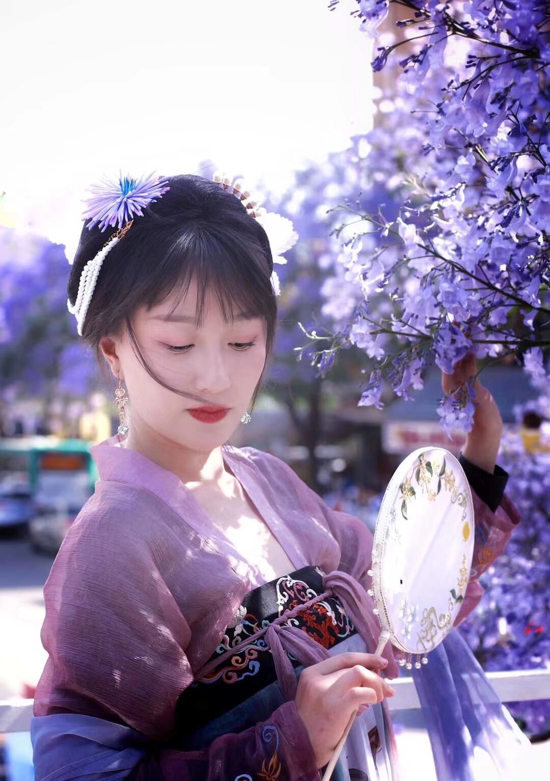 #汉服蓝花楹 拍摄活动 5月1日 下午 敞篷公交 游蓝花楹 最后名额18人 扫码入群 快