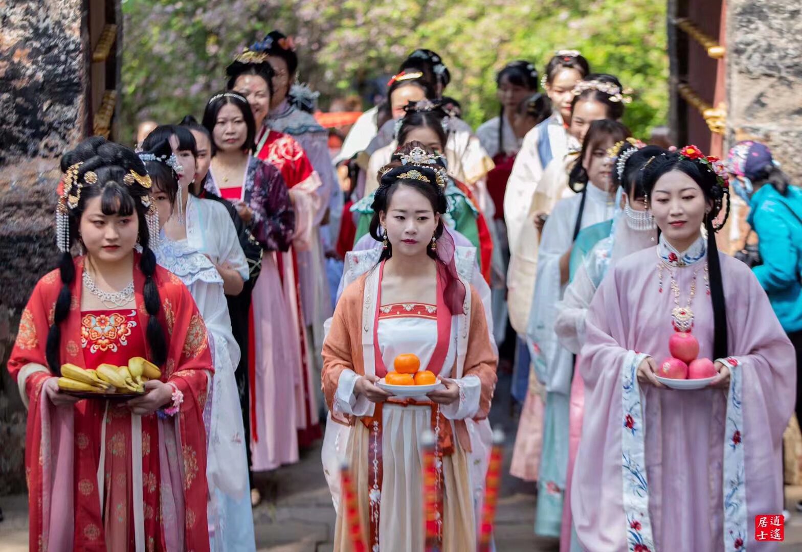 雲南漢服花朝節 照片一 
各位寶寶快把照片乖乖交出來