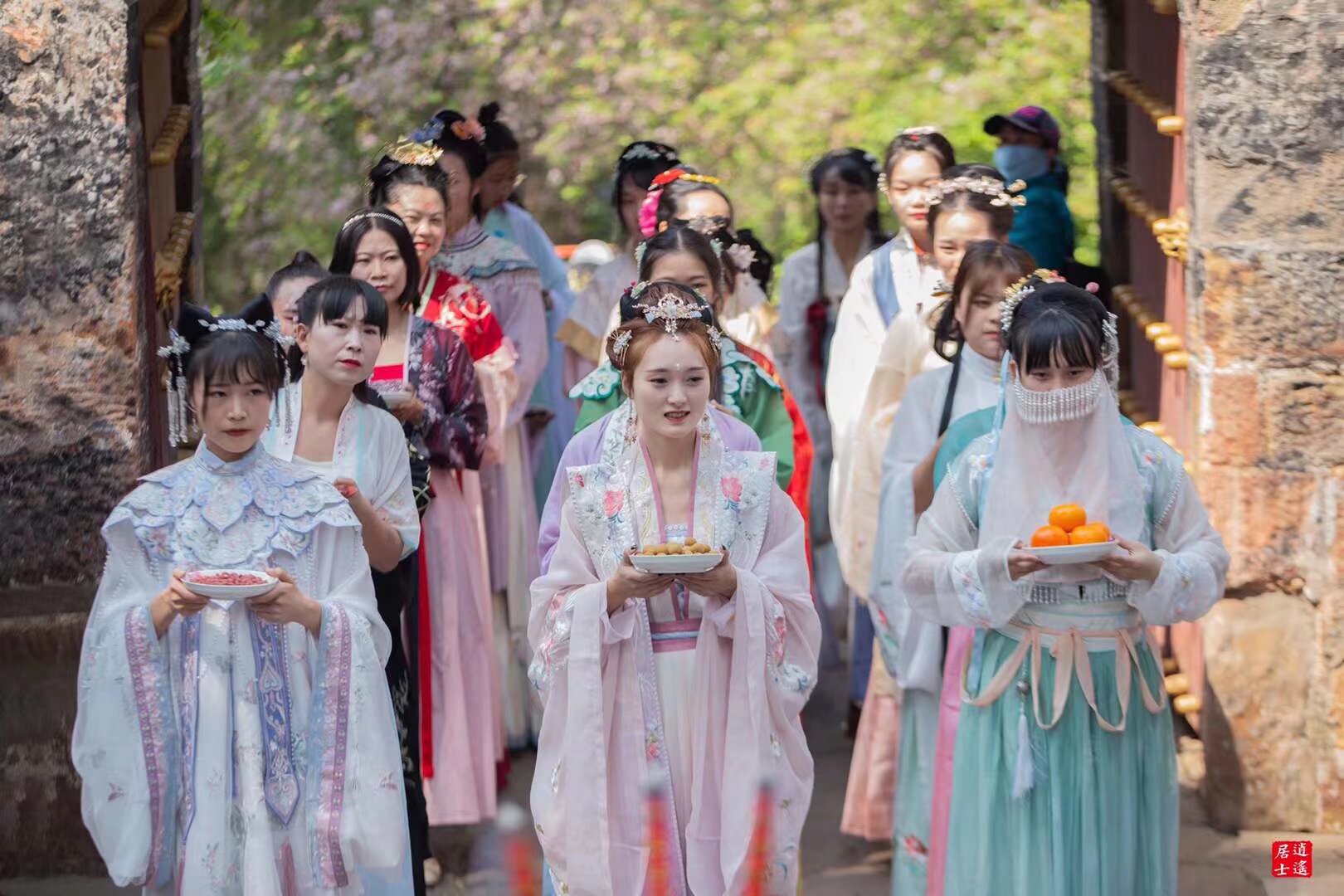 雲南漢服花朝節 照片一 
各位寶寶快把照片乖乖交出來