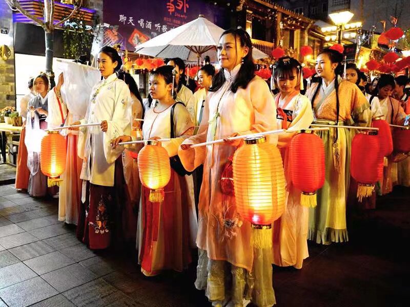 元宵节 南强街26日 晚19点 要参加的扫码入群 内容有集体包汤圆 汉服巡演 文艺演出 汉服集市