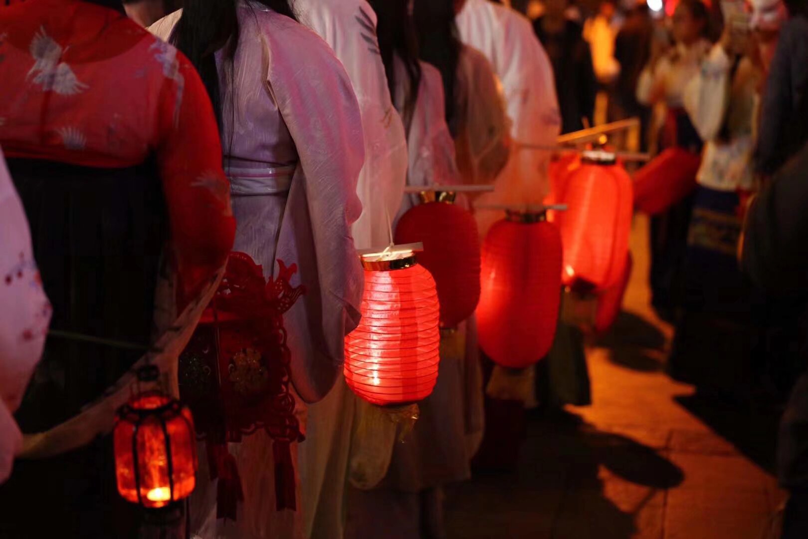 雲南漢服 元宵節 报名 市中心2月26日晚19點 活動內容 集体包汤圆 汉服巡演 文艺演出 扫码入群 报名