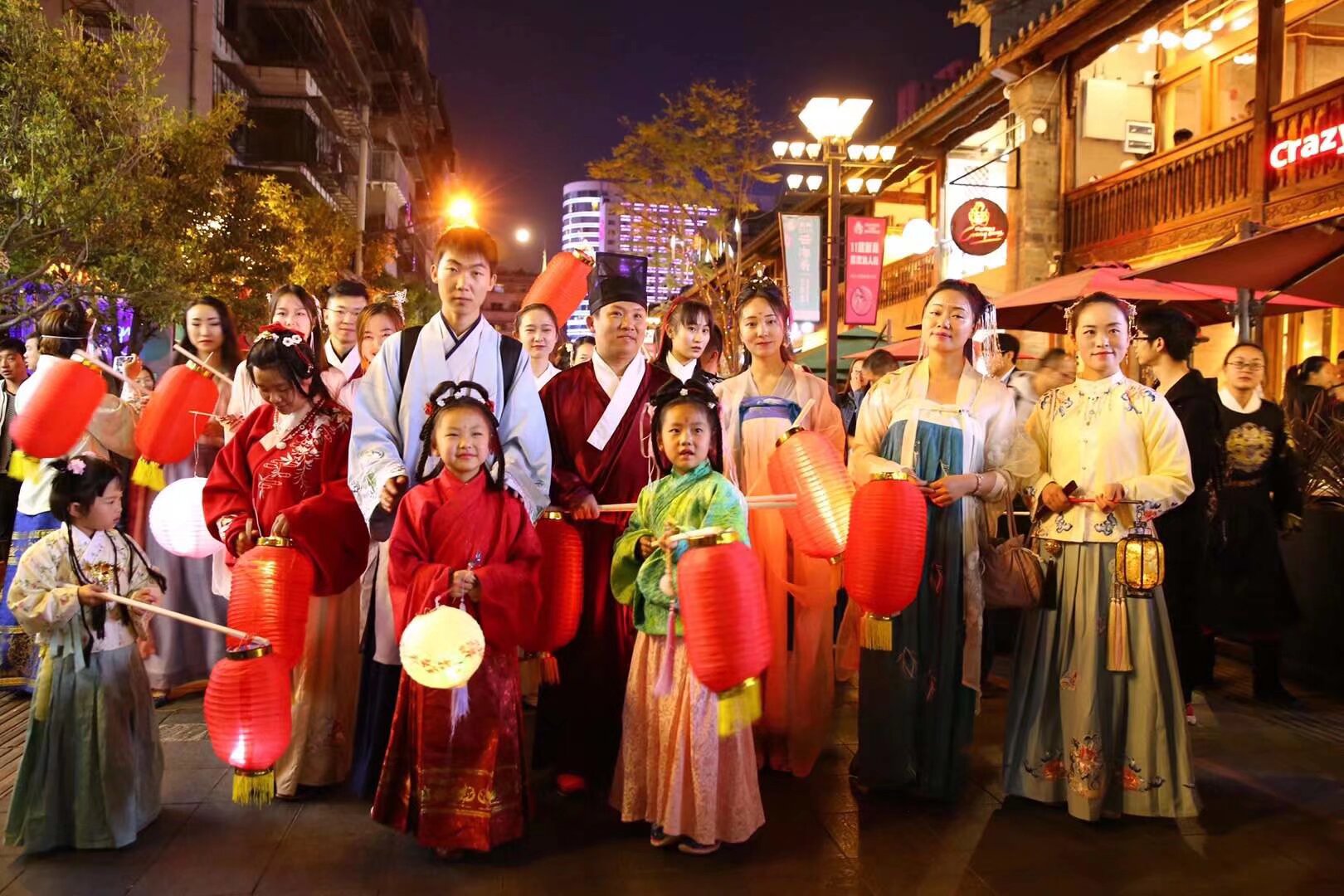 雲南漢服 元宵節 报名 市中心2月26日晚19點 活動內容 集体包汤圆 汉服巡演 文艺演出 扫码入群 报名