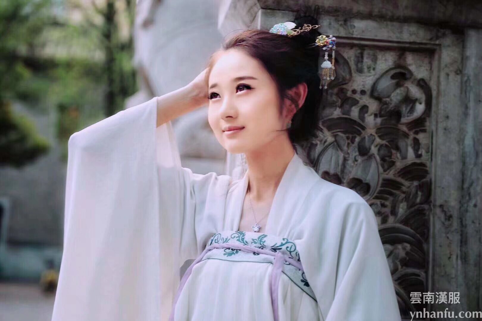 买汉服不如租汉服 昆明租汉服市内自取或者跑腿，视频直播选款式 省内快递直送 租汉服送头饰使用和化妆服务 加迟经理咨询

#自己经营汉服相关产业的可以找社团推广