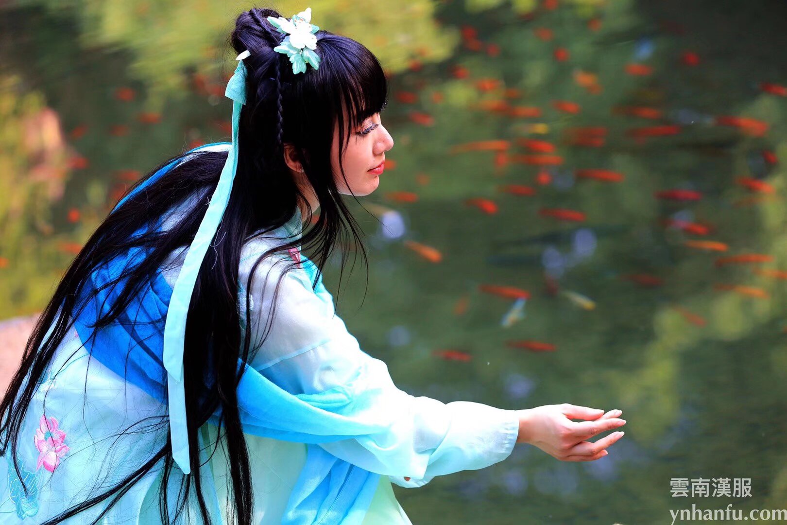 买汉服不如租汉服 昆明租汉服市内自取或者跑腿，视频直播选款式 省内快递直送 租汉服送头饰使用和化妆服务 加迟经理咨询

#自己经营汉服相关产业的可以找社团推广