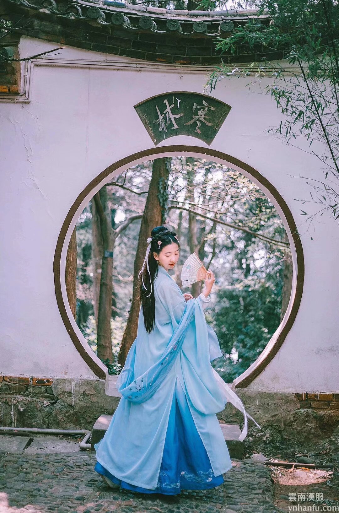 买汉服不如租汉服 昆明租汉服市内自取或者跑腿，视频直播选款式 省内快递直送 租汉服送头饰使用和化妆服务 加迟经理咨询

#自己经营汉服相关产业的可以找社团推广