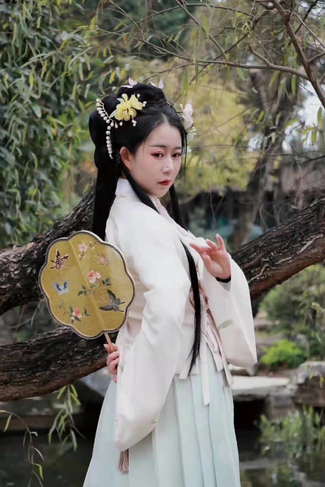 雲南漢服 七夕 文化节 漢服集市 8月22 23 24 25 四天 在 正義坊 景星街 早上10點到晚上10點 喜歡寶寶去逛街 要摆摊的宝宝快 还有几个位置 扫码入群 活动期间木有摊位费