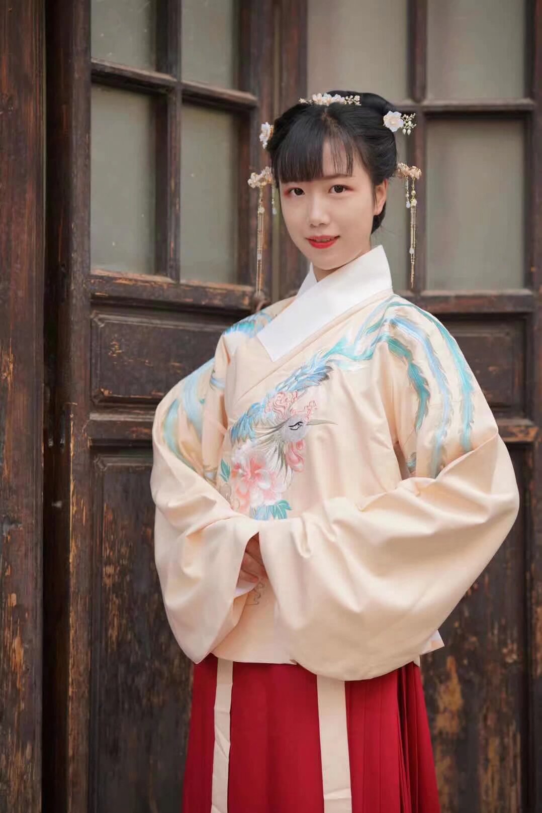 5月18日早上九点半 云南电视台 全国饮茶日 汉服全国直播 有才艺的小宝宝可以来报名  或者长得美的可以当模特 或者来各种帮忙 地点 钱王街 汉服实体店 门口 要参加的扫码入群