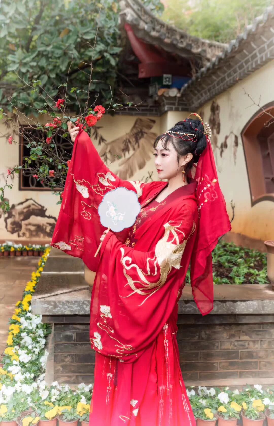 雲南漢服 手斗音 花朝節開始 孩兒們在手斗音裡把你們的漢服的 話朝節的 視頻全部發一遍 戴上 話題   #花朝一舞 發的越多越好