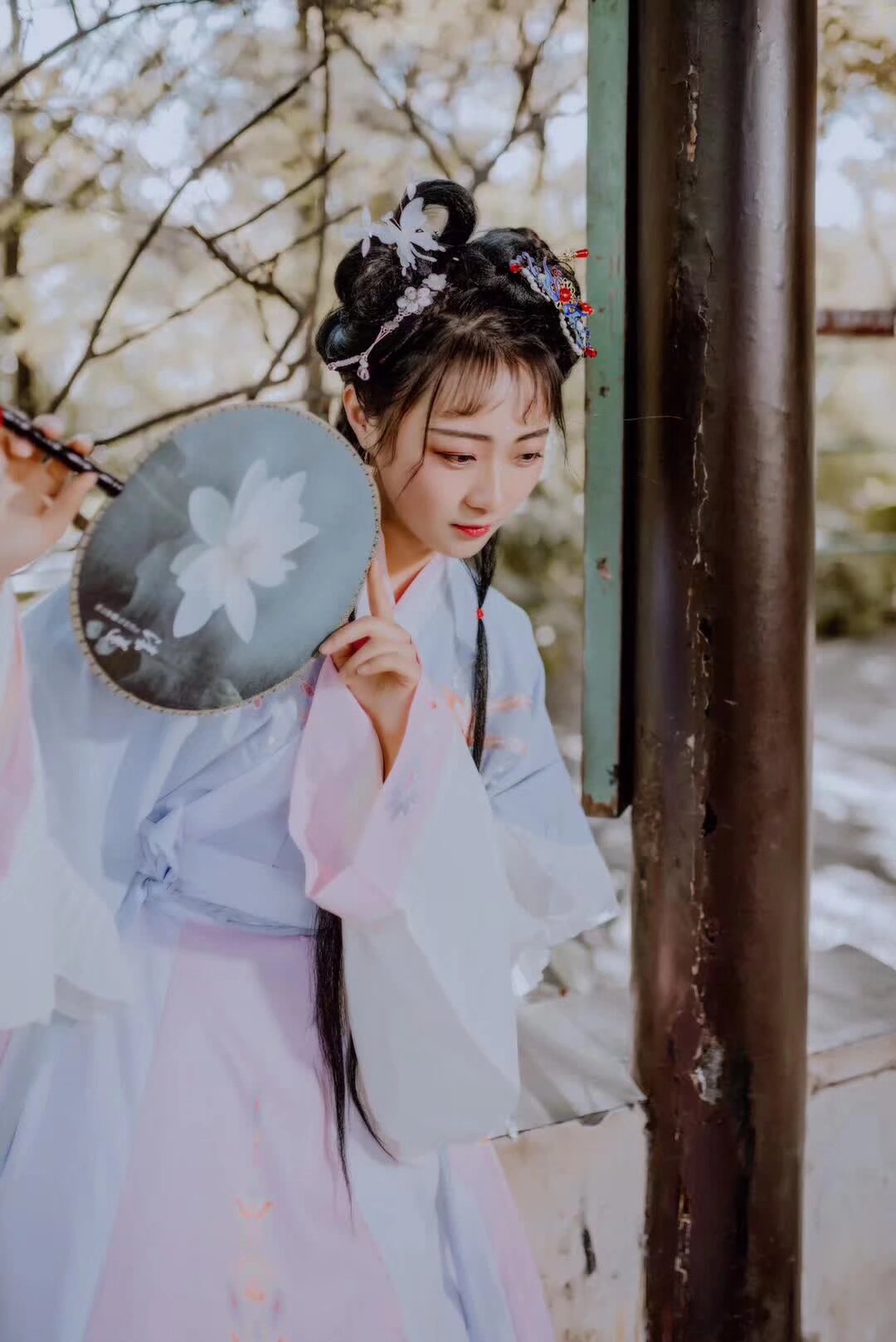 雲南漢服@抖音 花朝節開始 孩兒們在抖音裡把你們的漢服的 話朝節的 視頻全部發一遍 戴上 話題   #花朝一舞 發的越多越好
