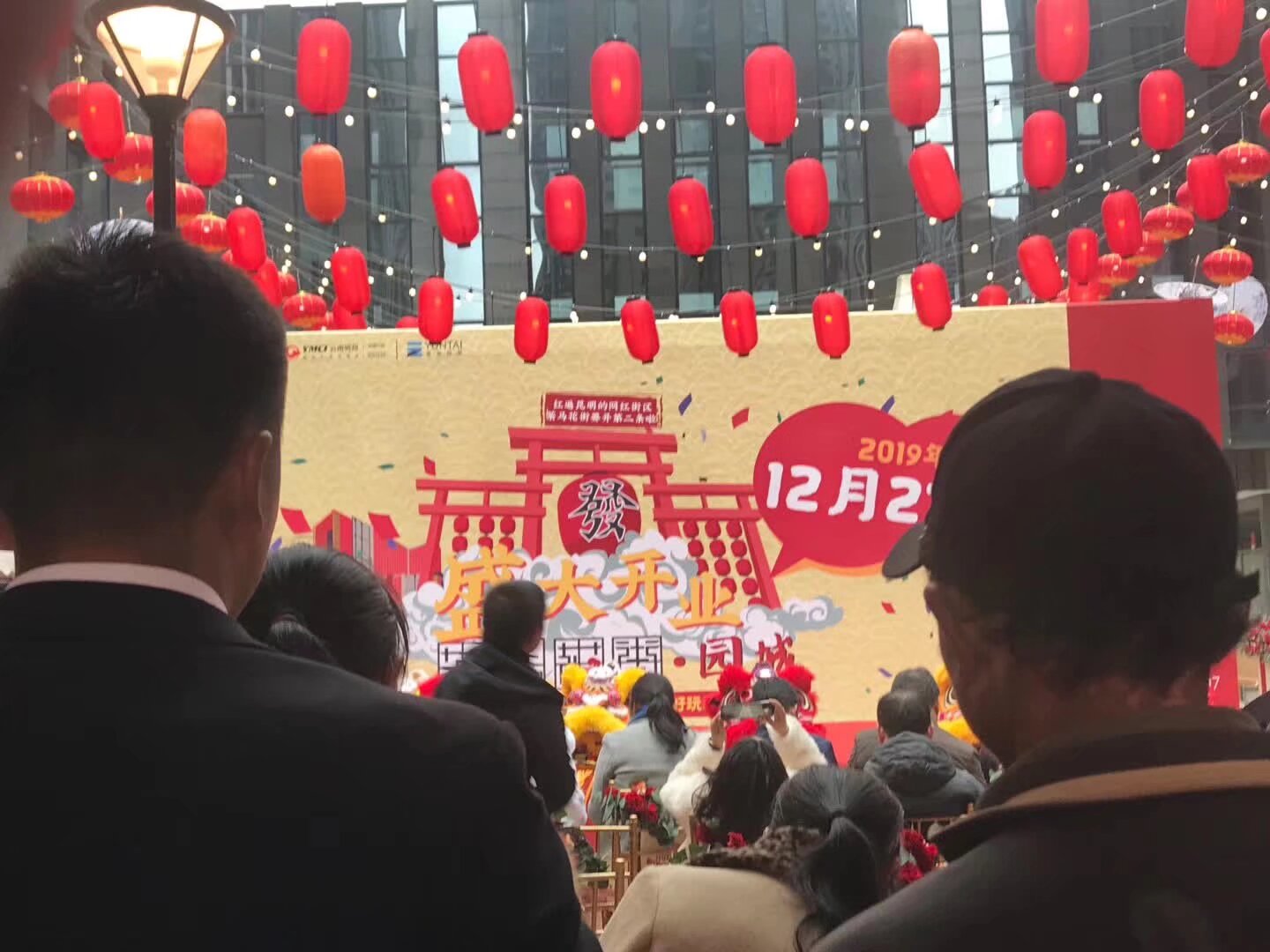 元宵汉服集市 报名 扫二维码 入群 （二维码会跳转检测人类特征 通过智力测试 不是人类没办法入群）