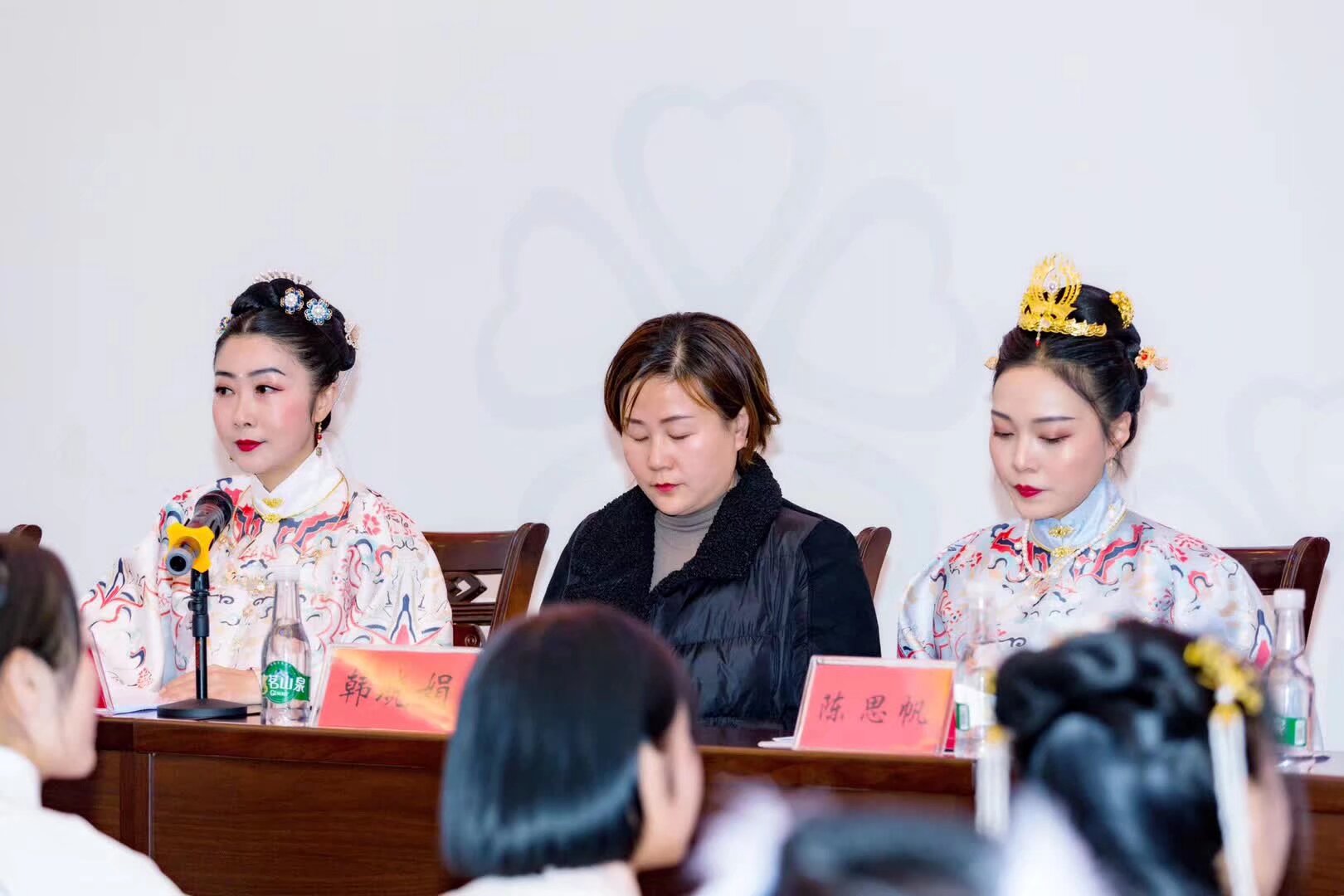 富民漢服 加油[em]e401110[/em]