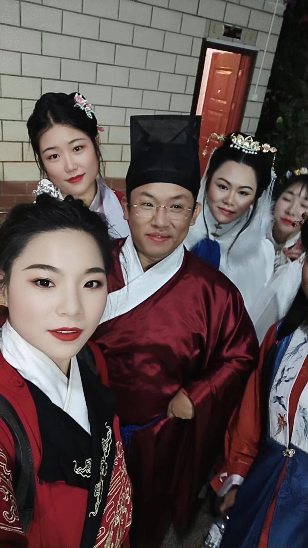 富民漢服 加油[em]e401110[/em]