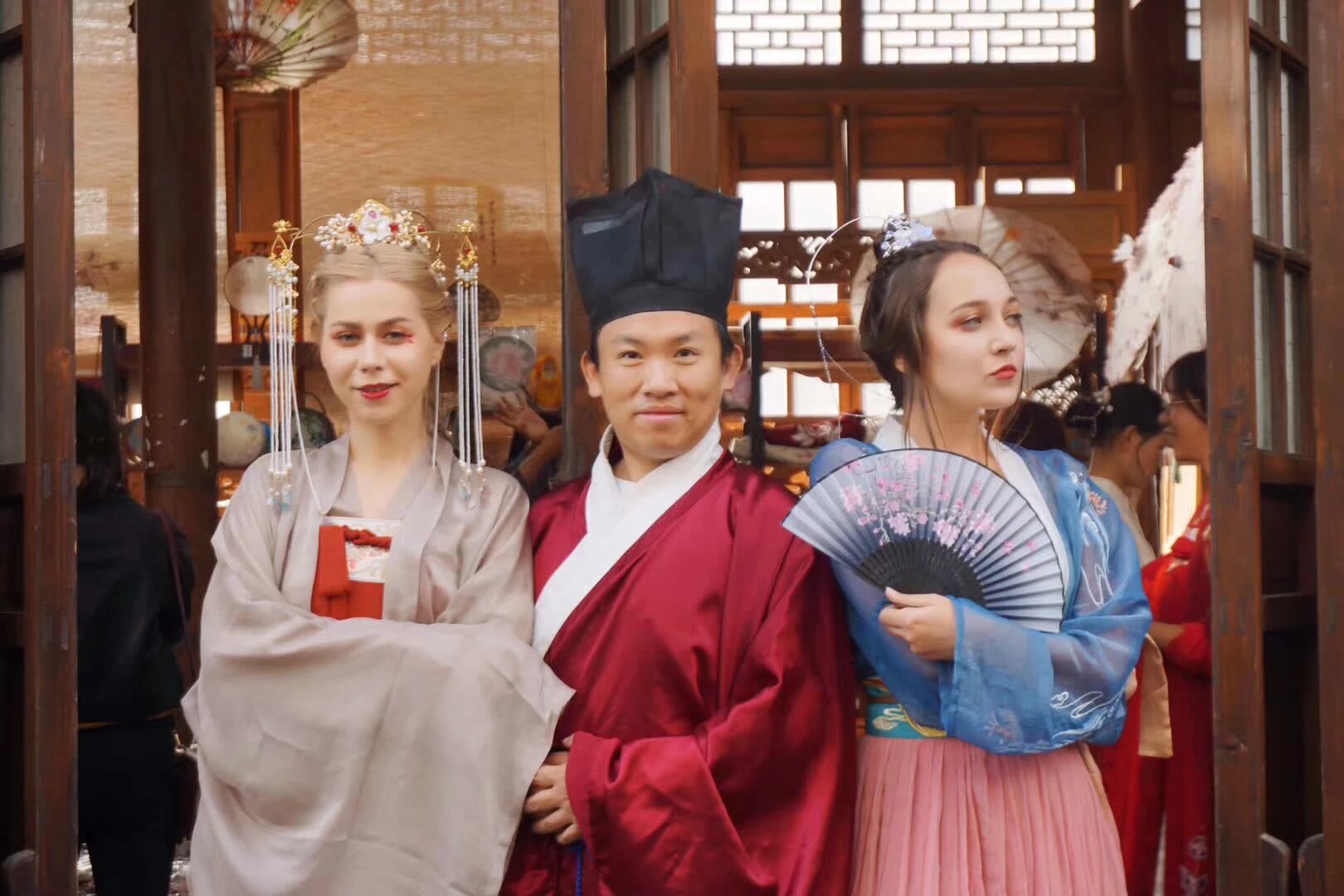今天招聘的俄罗斯[em]e400052[/em]店员