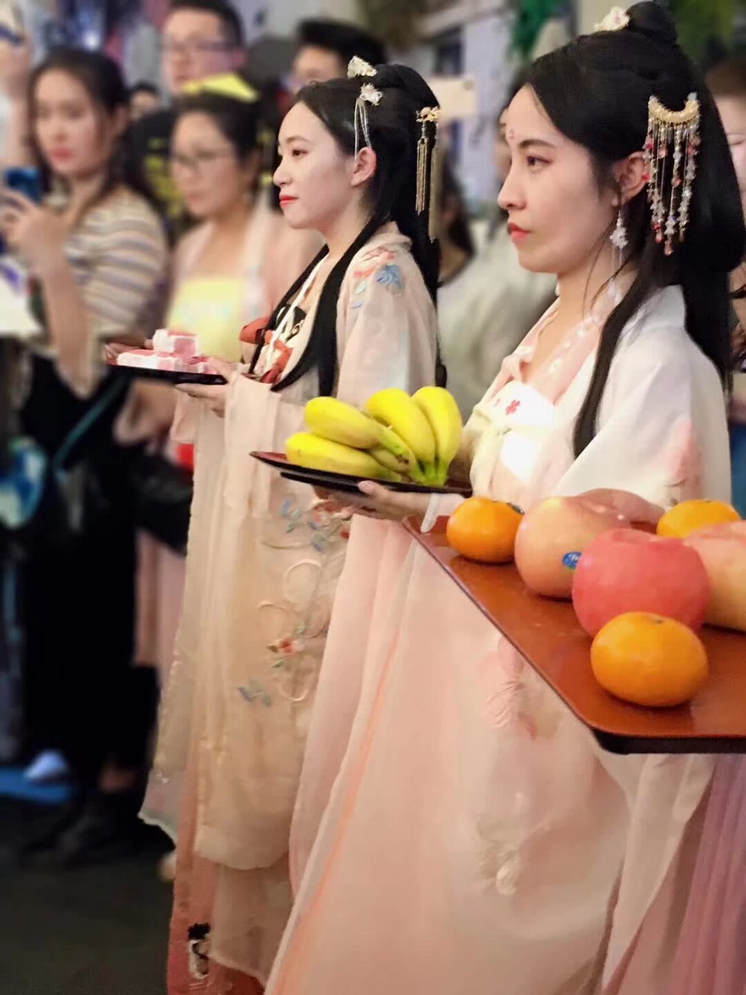 各位宝宝 快把中秋好看的照片交出来 私藏照片送无人岛喝辣椒水（火锅底料）