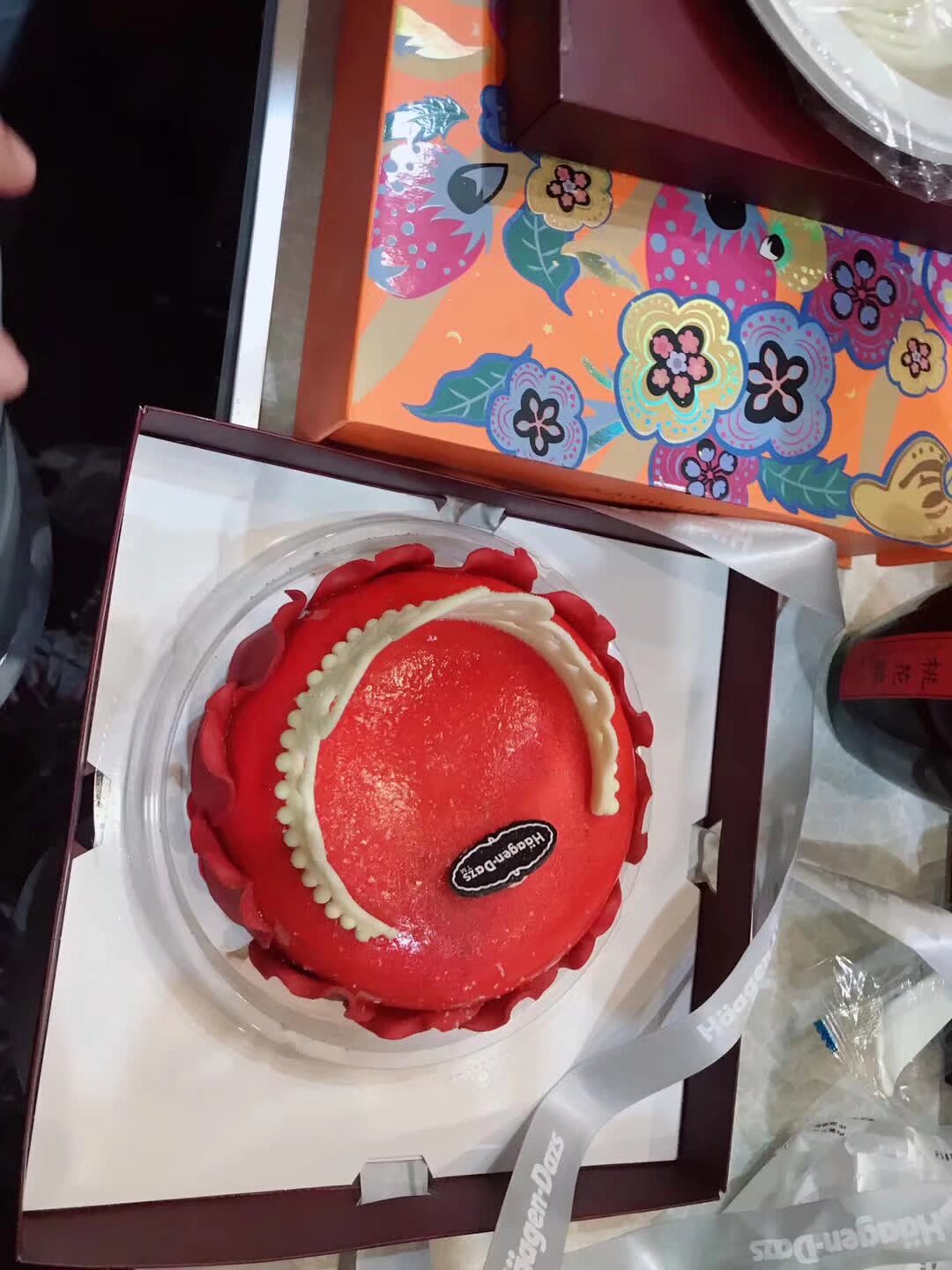 中秋 祭月 在上古是封赏奖励的佳节 今天社团大家聚会社团请大家吃月饼吃蛋糕冰淇淋 喝一喝社团姐姐自己的佳酿
