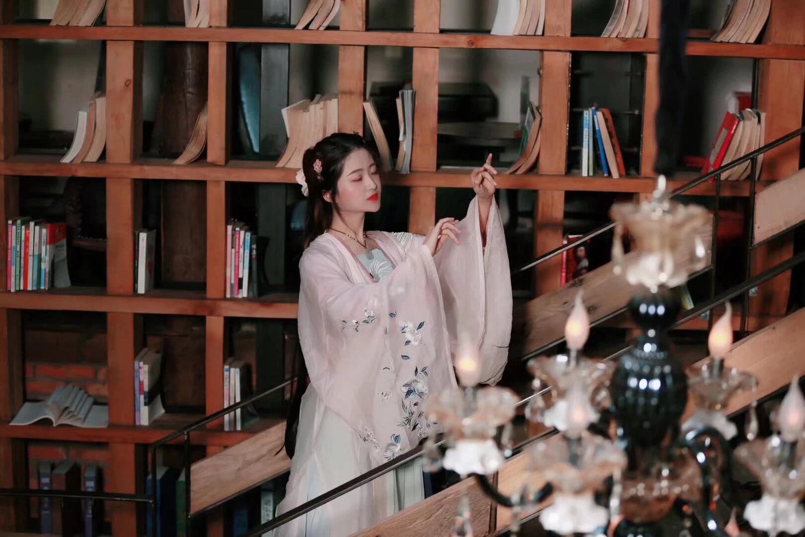 看我们的新女神