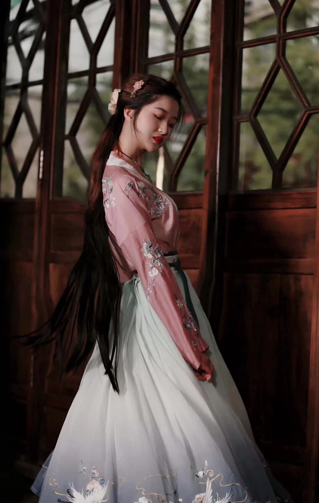 看我们的新女神