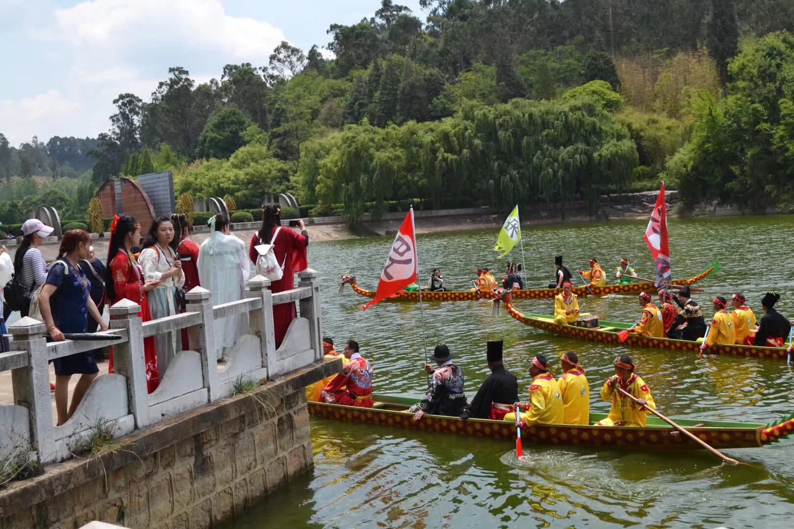 今天6月8日 世博園 昙花寺 金殿 大观楼 活动和昨天一样 穿汉服都免门票 世博园想坐龙船出海的每天有部分名额找我报名 晚上南强街有汉服集市和文化遗产讲座 下午 16:90