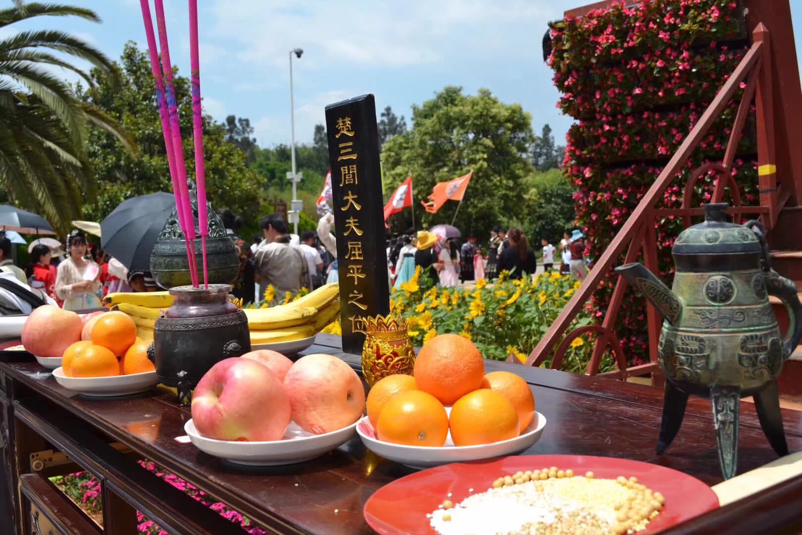 今天6月8日 世博園 昙花寺 金殿 大观楼 活动和昨天一样 穿汉服都免门票 世博园想坐龙船出海的每天有部分名额找我报名 晚上南强街有汉服集市和文化遗产讲座 下午 16:90