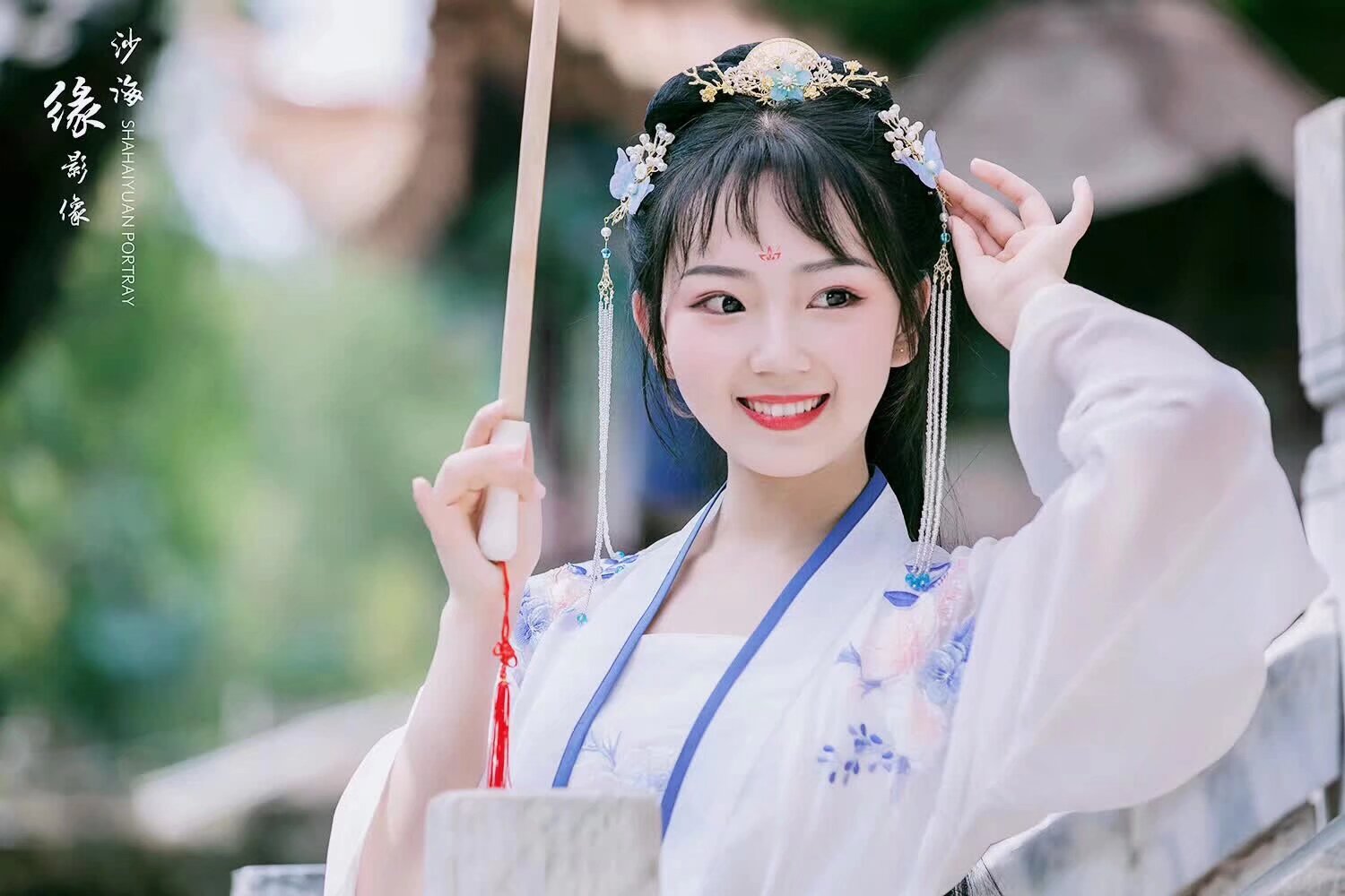 2019年5月1日99世博會 1234日 穿汉服都可以进入 邀請全國同袍參加 漢服巡遊 所有穿漢服的地球人都可以免票進入99世博會 最后一轮报名 扫码入群 雅集和文艺演出需要大量有才艺的小姐姐 和主持人 演出时间 一日下午和二号早上 扫文艺演出的群